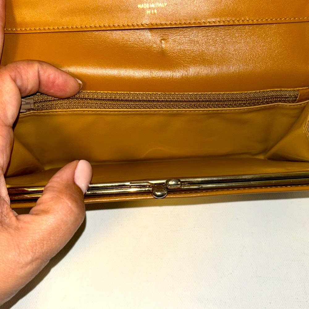 VGUC Celine Wallet w Kiss lock - Picture 9 of 14